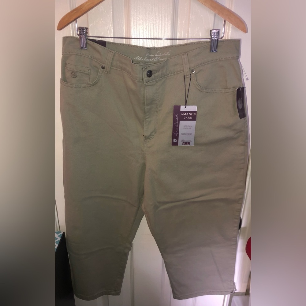 Gloria Vanderbilt Olive Green Capri Pants - Picture 5 of 13